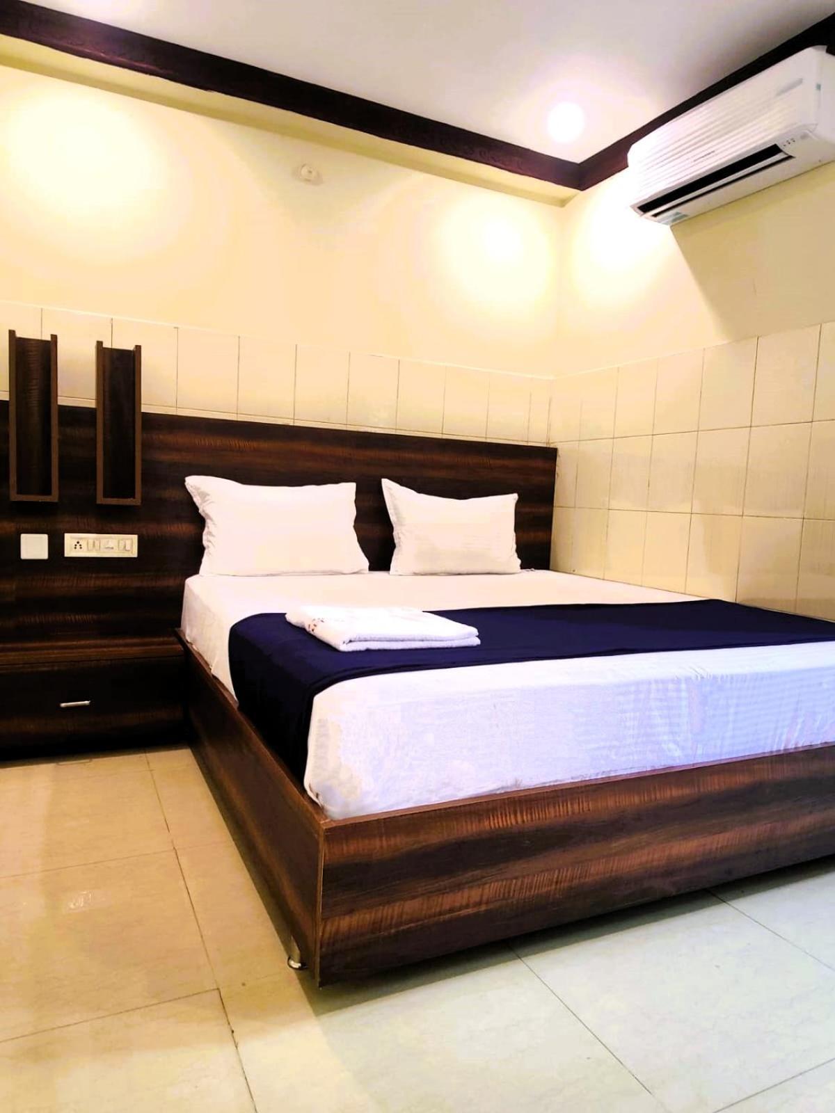 Hotel The Livin Residency Visakhapatnam Zewnętrze zdjęcie